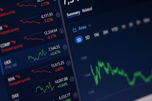 Panel de cotizaciones del mercado de criptomonedas